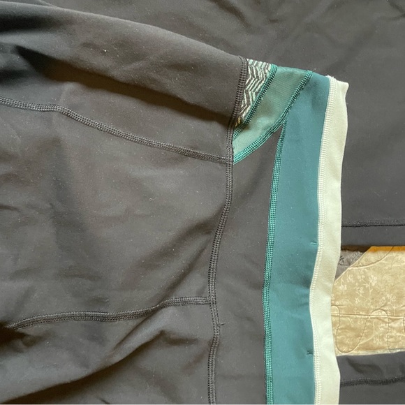 Lululemon flare like new🦋🌺☘️☘️ - Picture 12 of 12